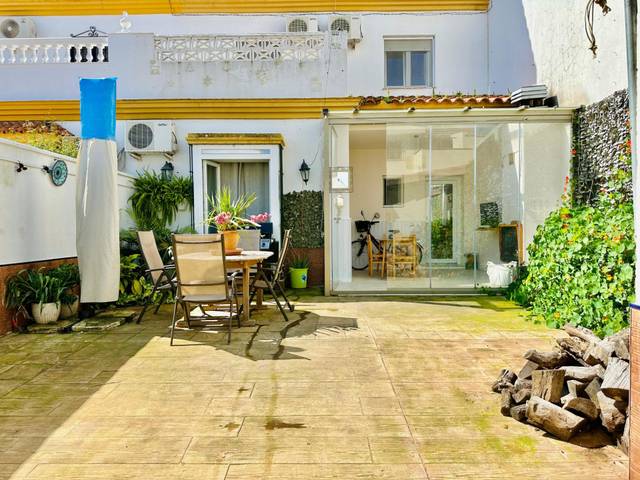 Casa adosada en Venta en Calle HONDURAS en Camposoto - Gallineras