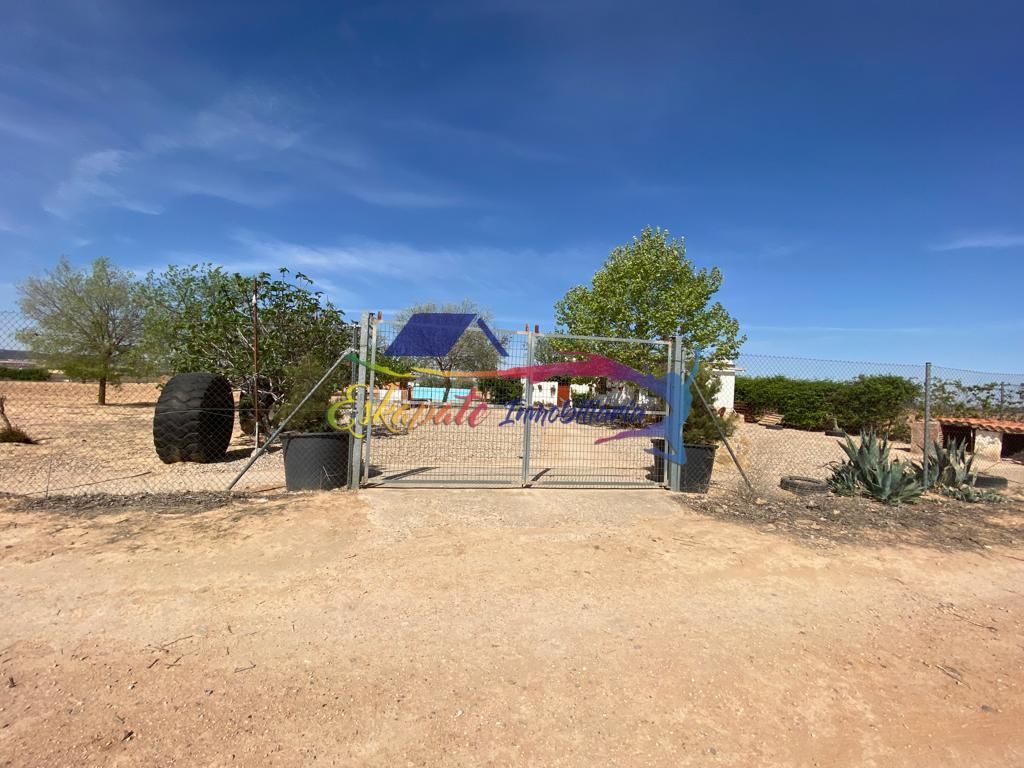Finca rústica en venda en Lillo amb Piscina