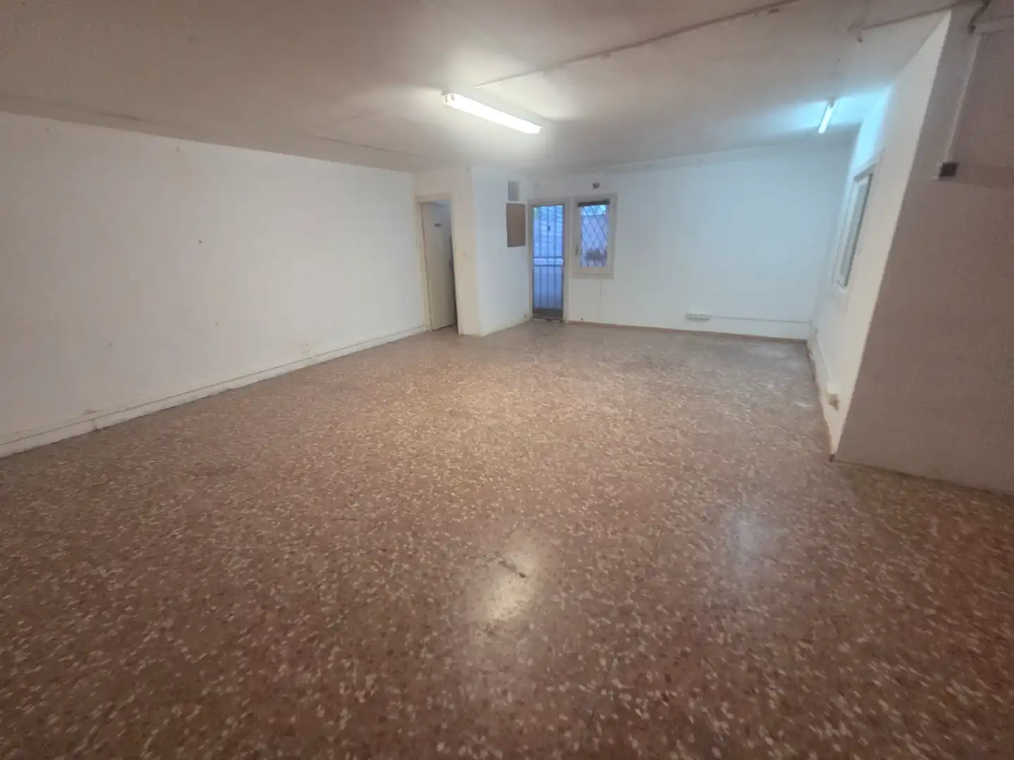Local comercial de lloguer a Carrer Torras i Bages 39, imagen 4
