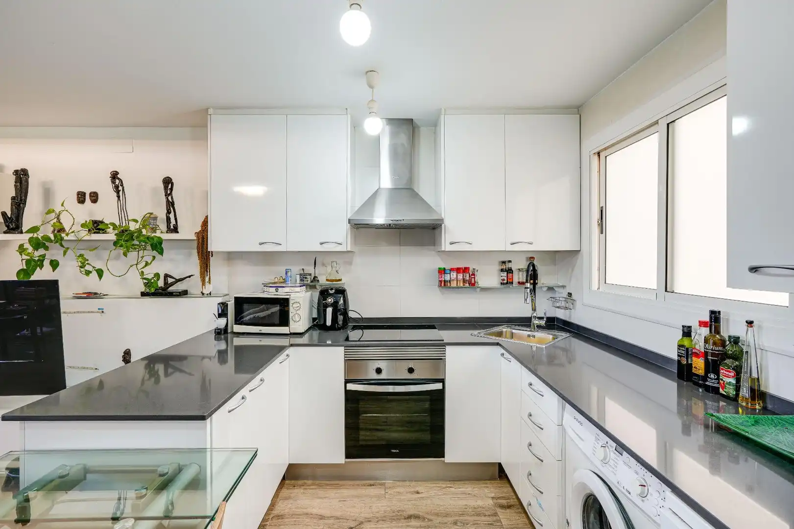 Cuina de Pis en venda en Barcelona amb Aire condicionat, Parquet i Terrassa