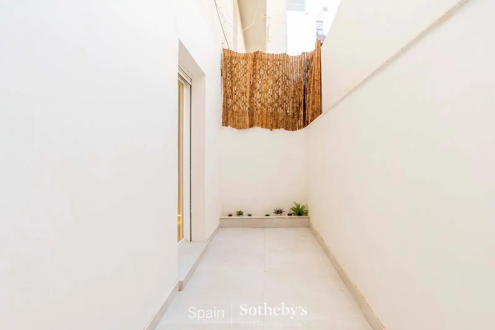 Apartments for sale in Calle de Benito Gutiérrez, Argüelles