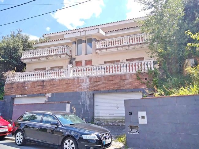 Exterior view of Single-family semi-detached for sale in Castellar del Vallès