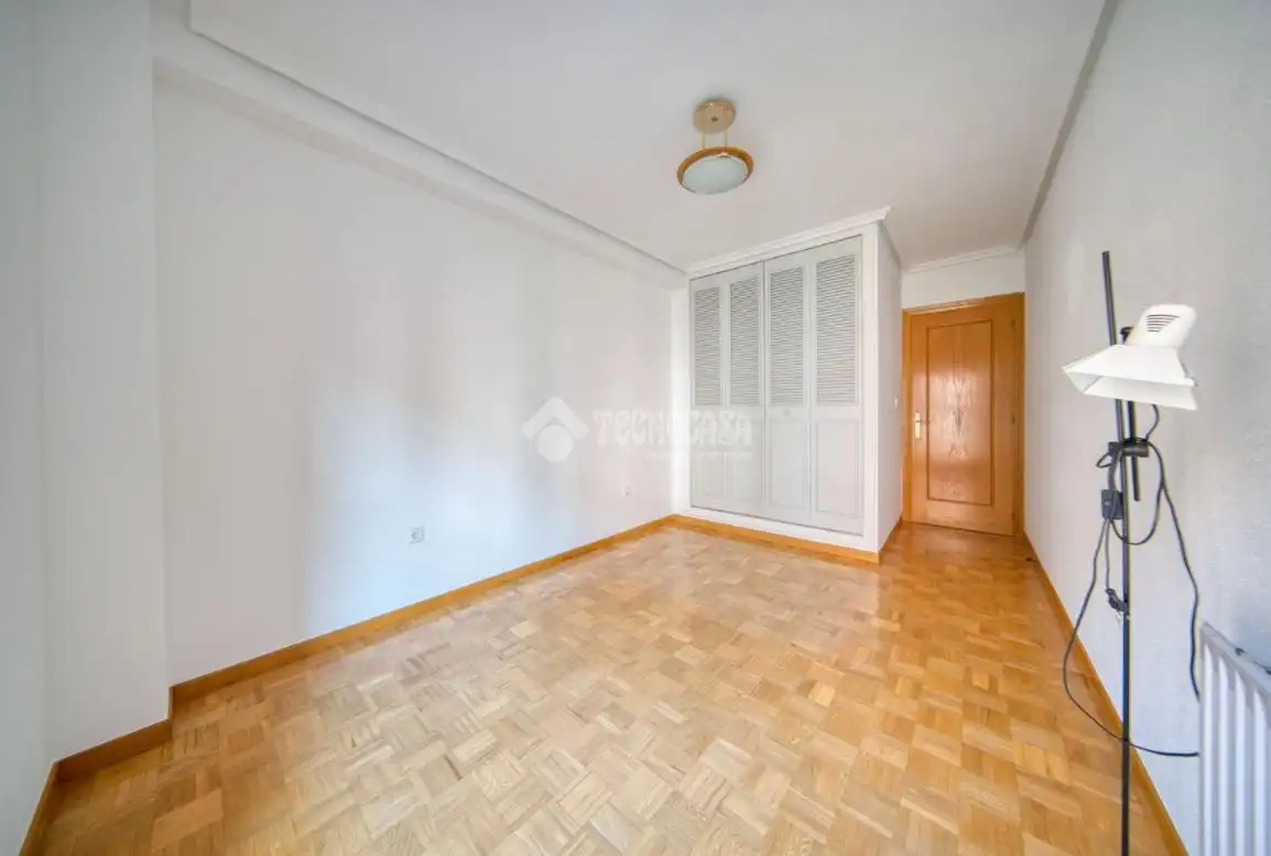 Bedroom of Flat for sale in Valladolid  with Heating