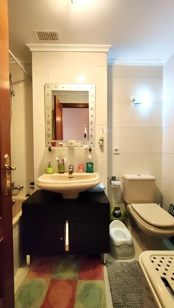 Baño de Piso en venta en Santander con Calefacción, Parquet y Balcón