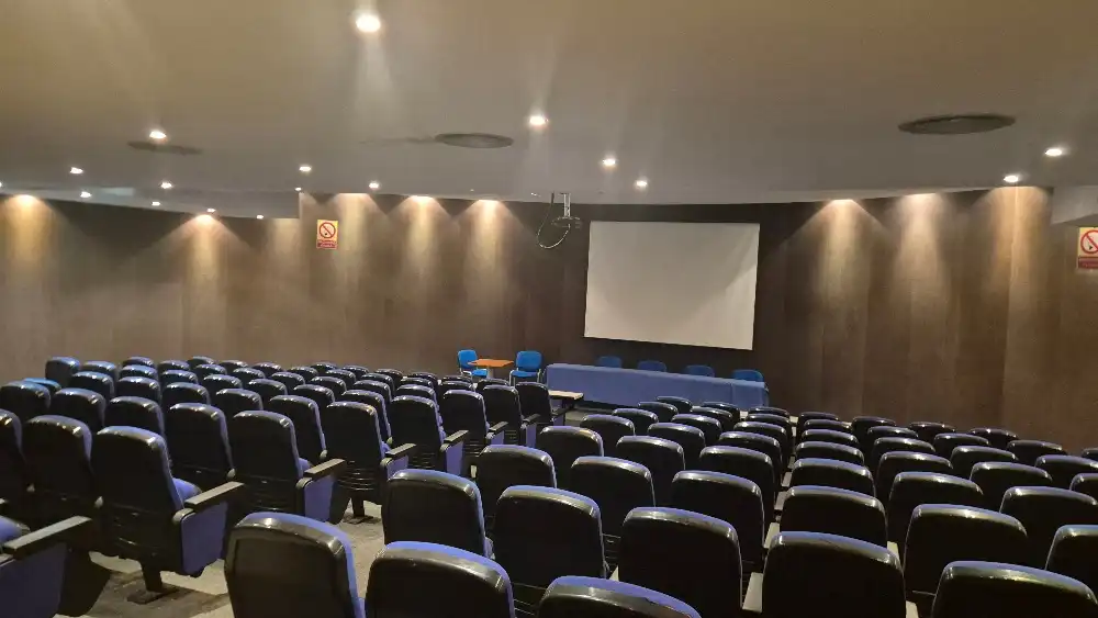 Fabrikhallen zur Miete in Cerdanyola del Vallès mit Heizung und Alarm