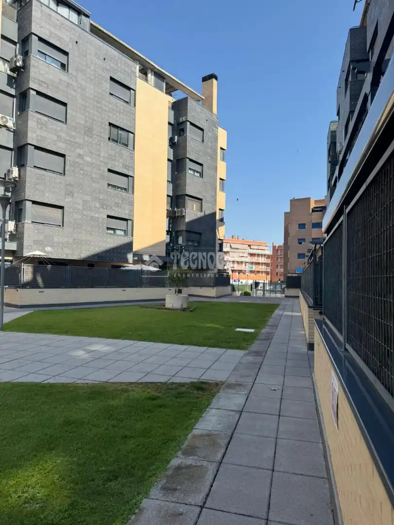 Vista exterior de Piso en venta en Valdemoro con Piscina comunitaria