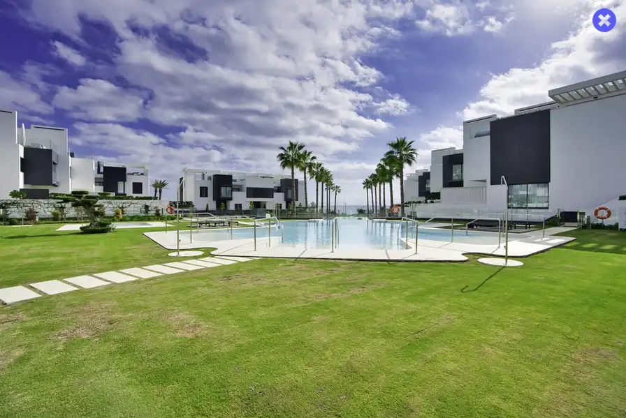 Vista exterior de Casa adosada de alquiler en Estepona con Aire acondicionado, Jardín privado y Terraza
