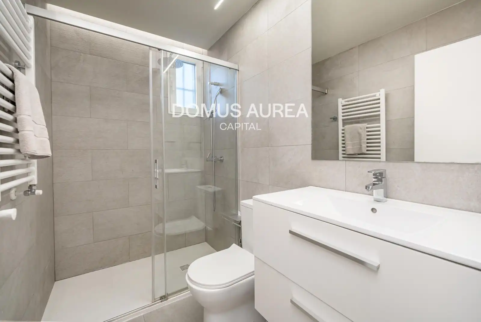 Bathroom of Attic for rent in Madrid  with Air Conditioner, Heating and Terrace