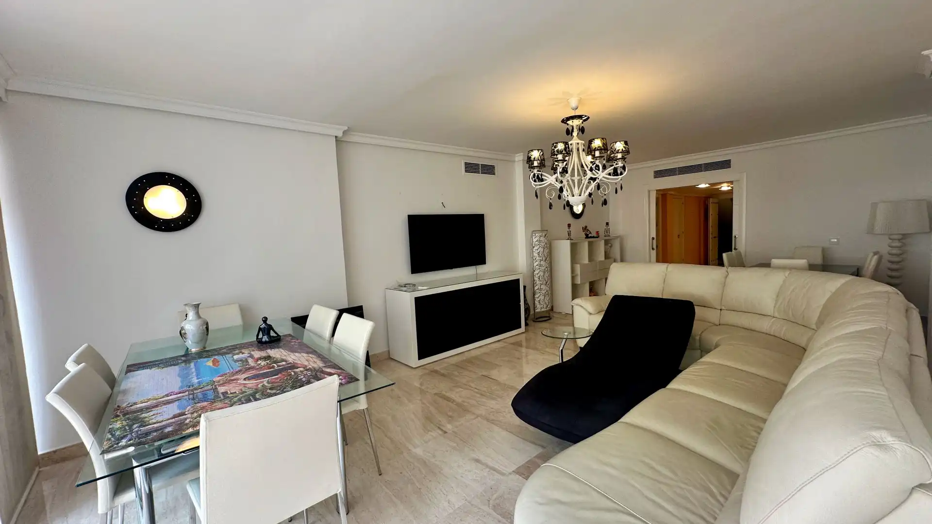 Living room of Planta baja for rent in Marbella  with Air Conditioner, Heating and Swimming Pool