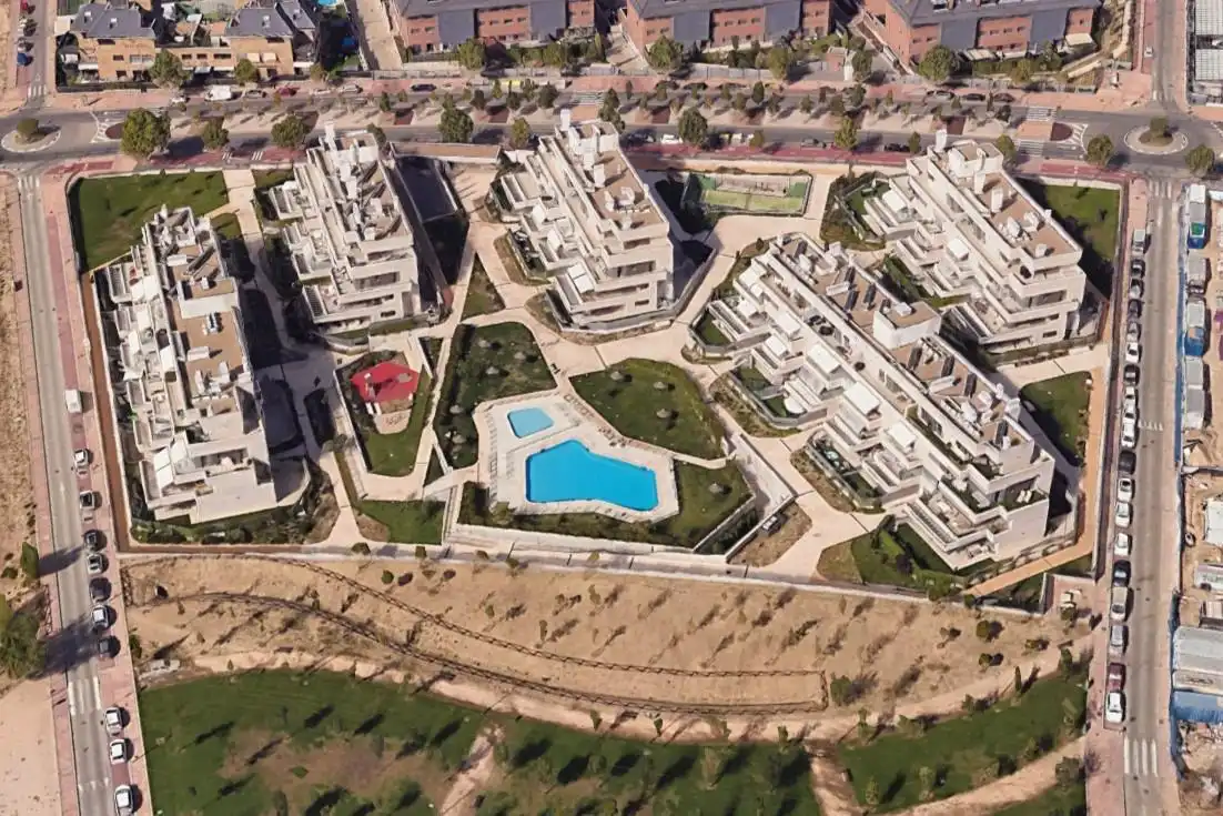Exterior view of Attic for rent in Boadilla del Monte  with Terrace, Storage room and Community pool