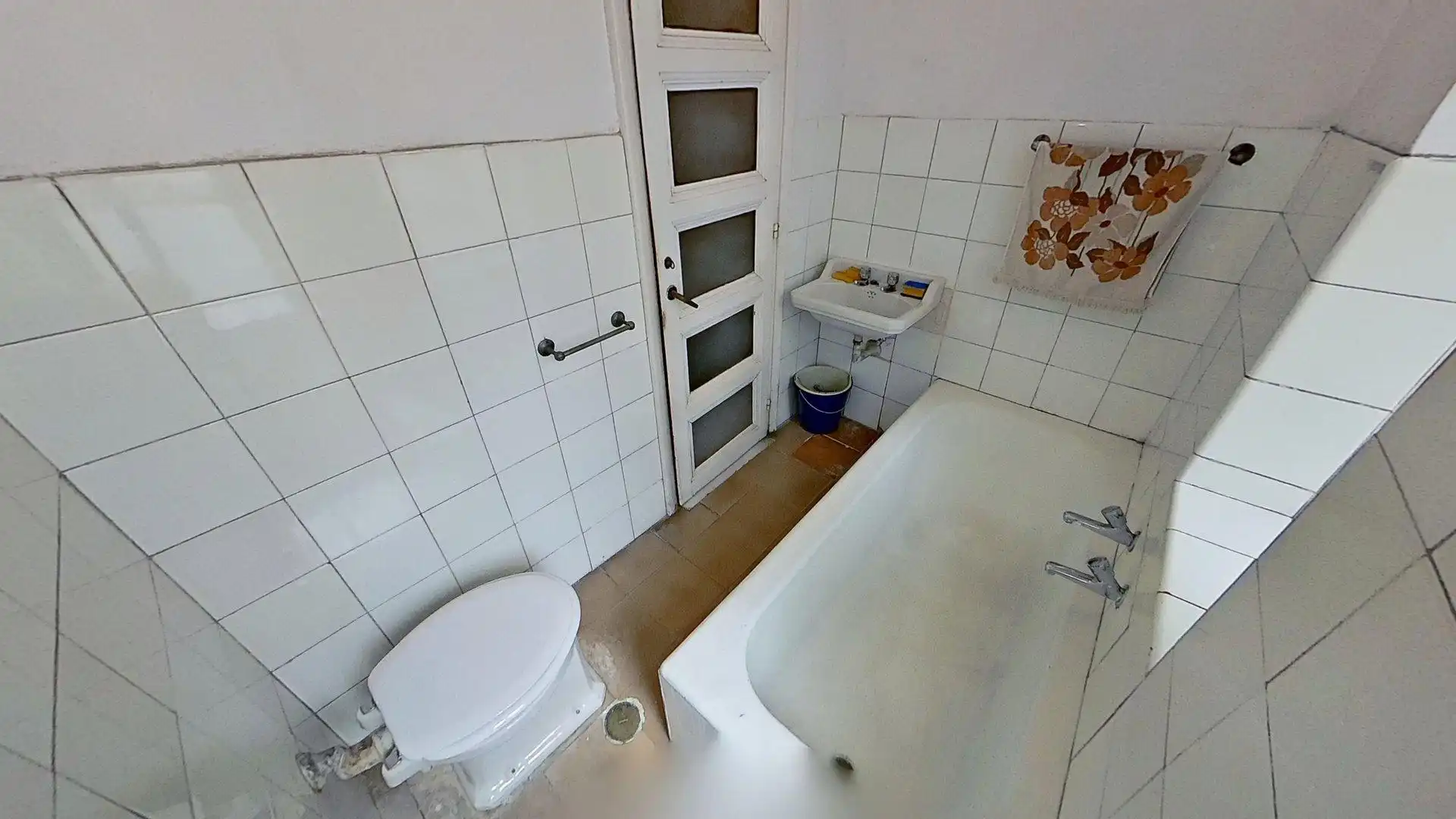 Baño de Piso en venta en Oviedo  con Calefacción