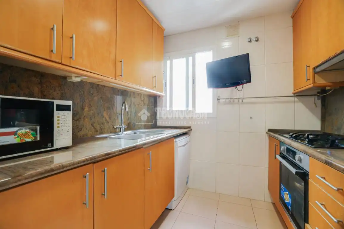 Cocina de Piso en venta en L'Hospitalet de Llobregat con Aire acondicionado, Calefacción y Terraza