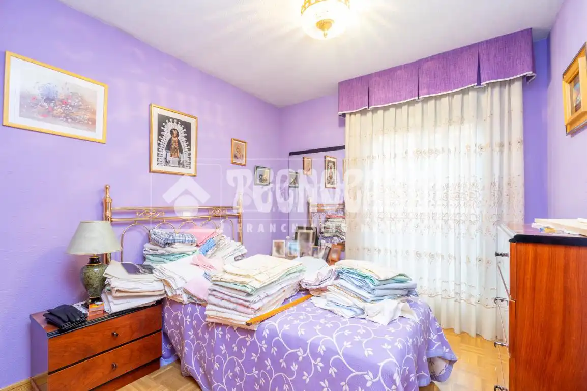 Habitación de Casa adosada en venta en Colmenar Viejo con Calefacción, Jardín privado y Terraza