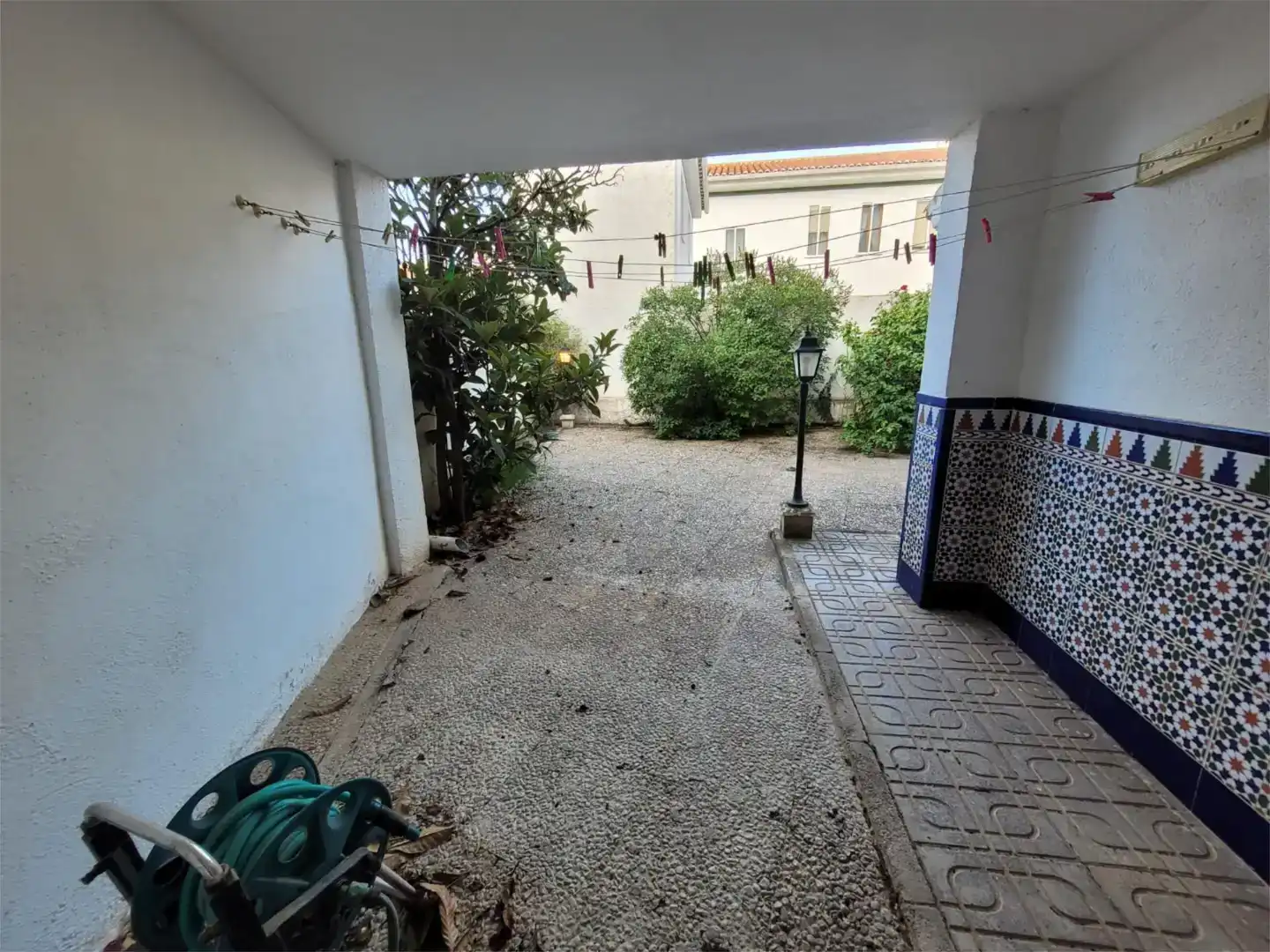 Vista exterior de Casa o xalet en venda en Baza amb Aire condicionat, Jardí privat i Traster