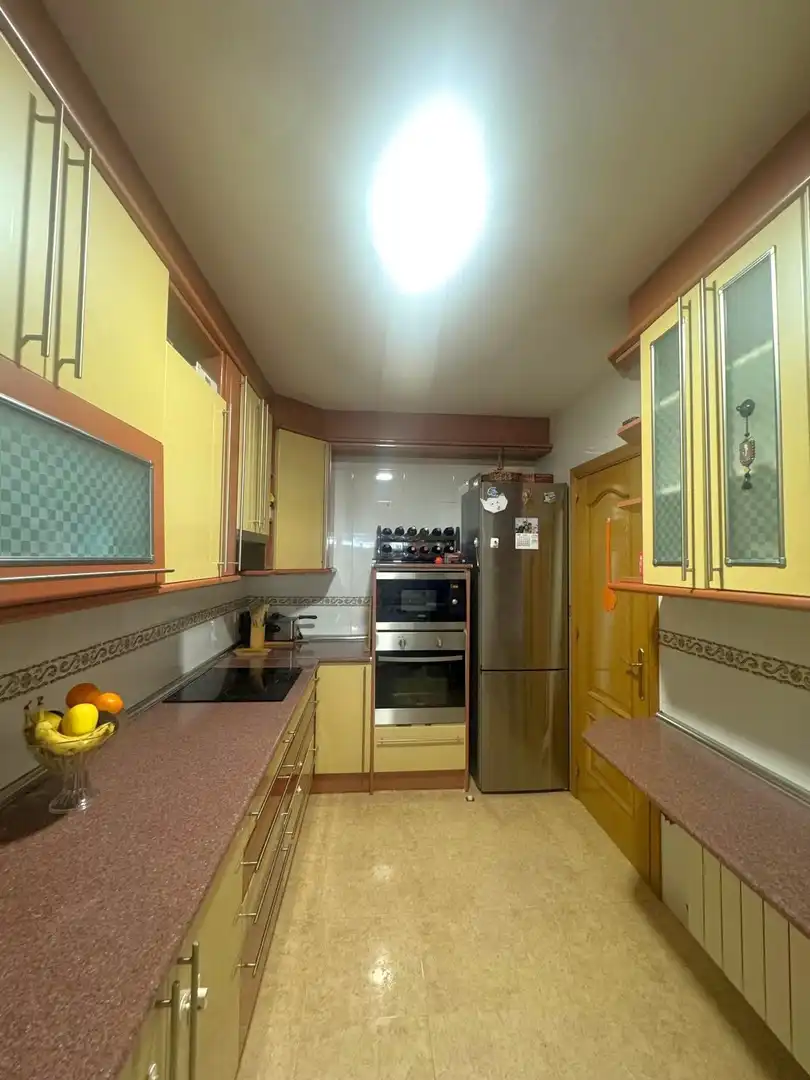 Cocina de Casa adosada en venta en Pozo de Guadalajara con Aire acondicionado, Calefacción y Jardín privado