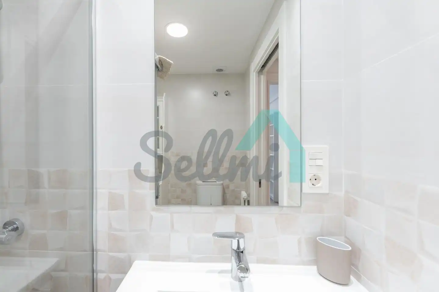 Baño de Piso en venta en Oviedo  con Calefacción