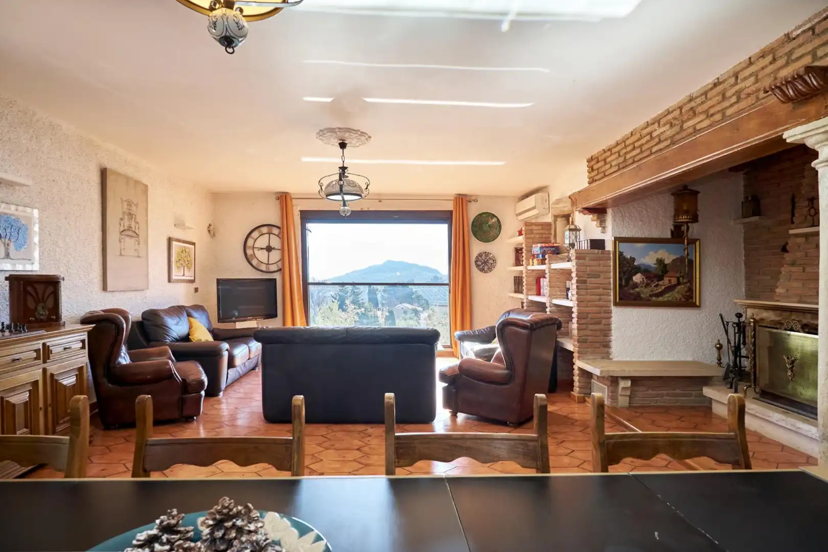 Sala d'estar de Finca rústica en venda en Jaén amb Aire condicionat, Calefacció i Jardí privat