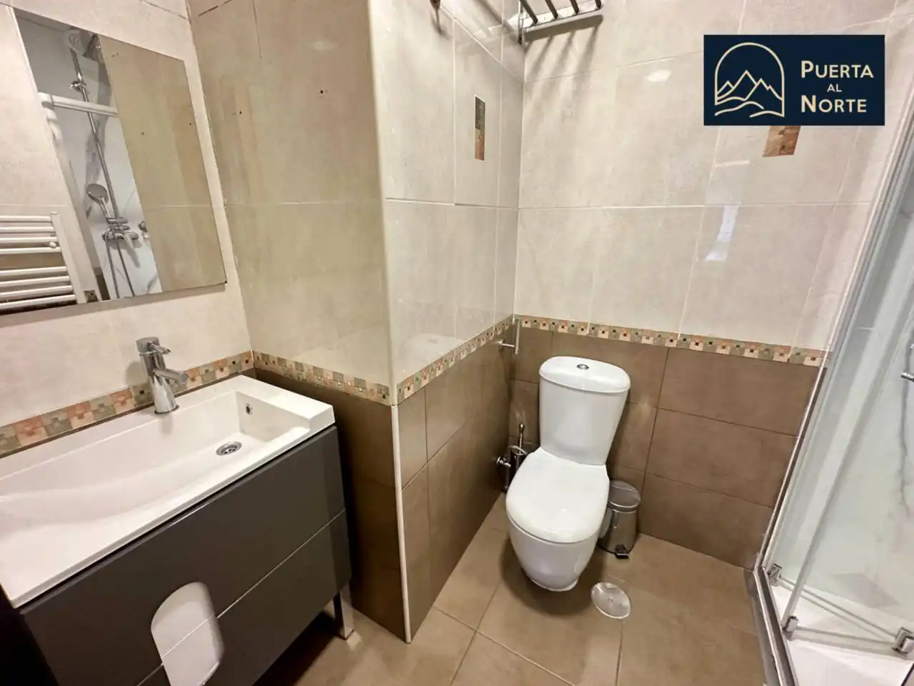 Baño de Piso de alquiler en Santander con Calefacción, Trastero y Amueblado