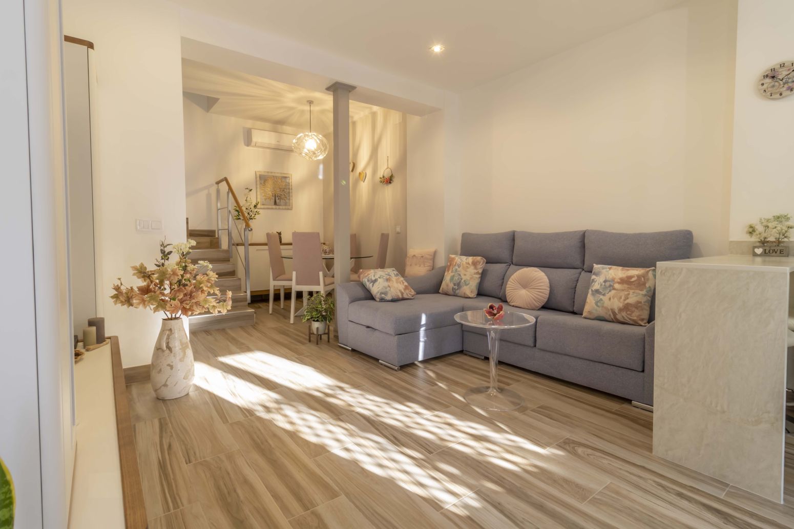 Living room of Single-family semi-detached for sale in  Sevilla Capital  with Air Conditioner, Heating and Terrace