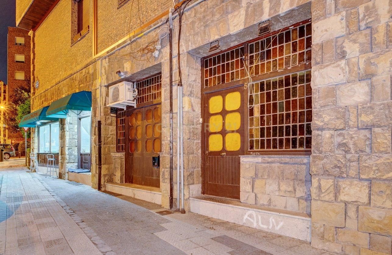 Exterior view of Office to rent in Bilbao   with Air Conditioner
