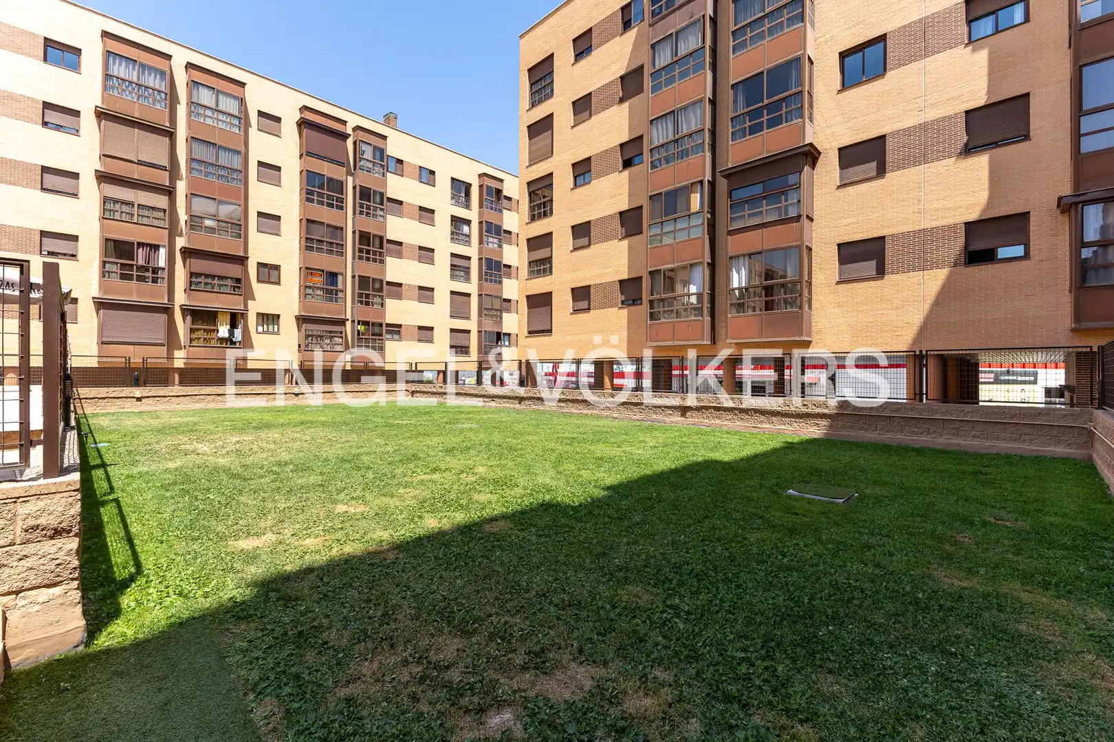 Vista exterior de Piso en venta en Madrid con Aire acondicionado, Calefacción y Piscina