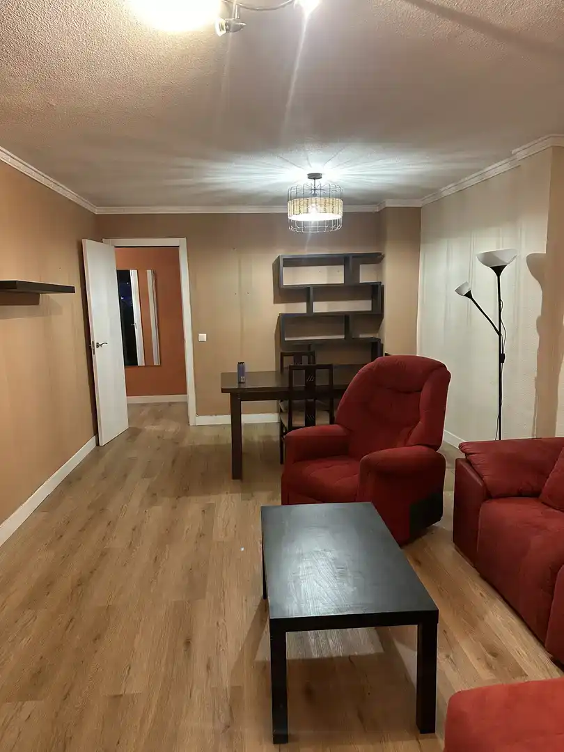 Sala de estar de Piso para compartir en La Línea de la Concepción con Aire acondicionado, Parquet y Piscina