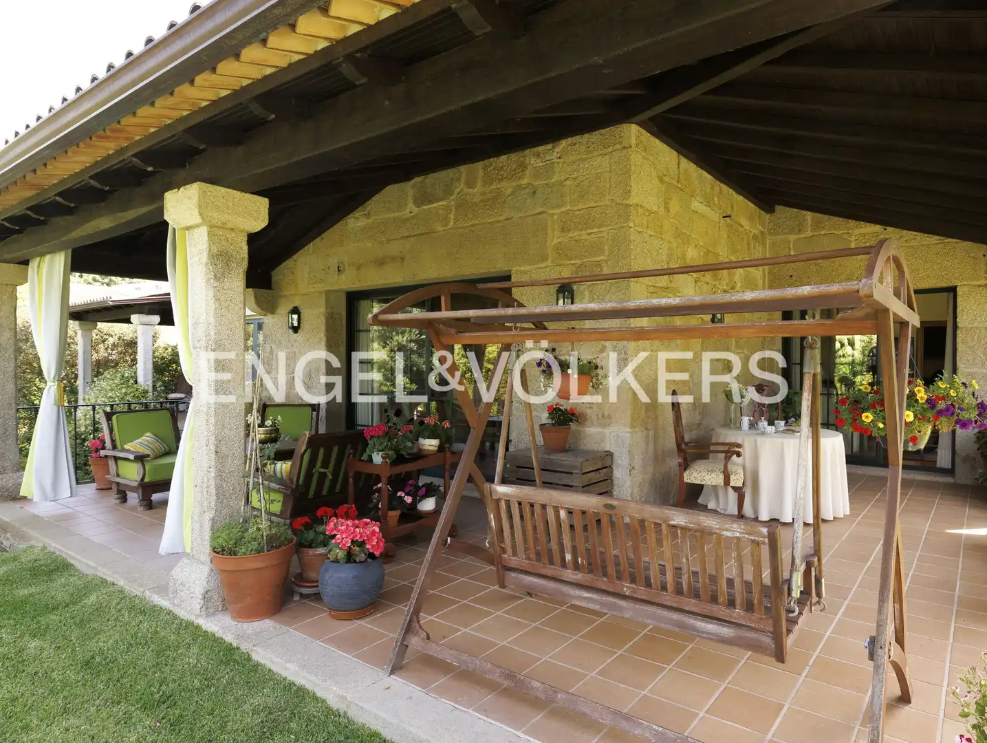 Terrassa de Casa o xalet en venda en Nigrán amb Calefacció, Jardí privat i Terrassa