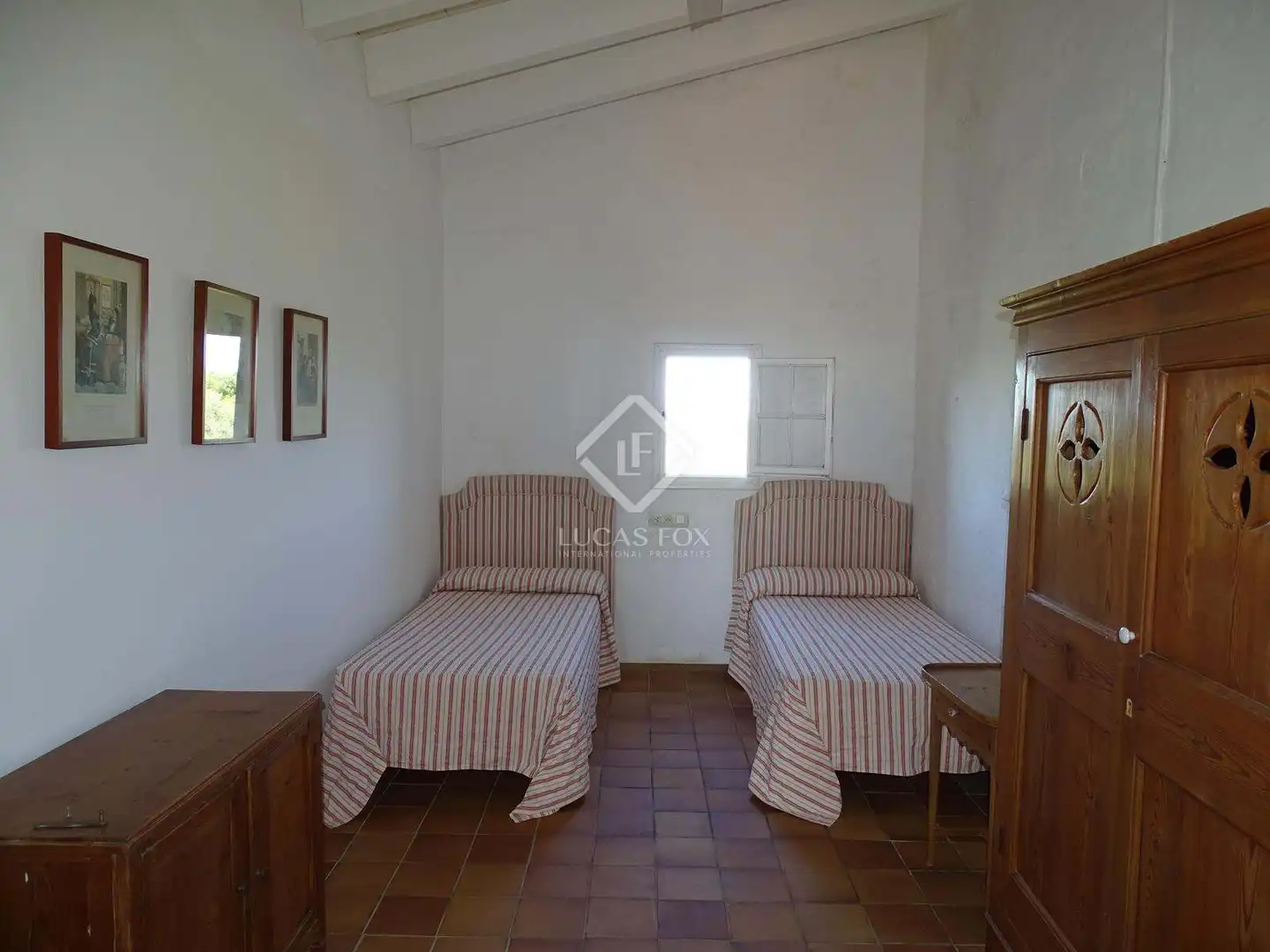 Country homes for sale in Cala Blanca