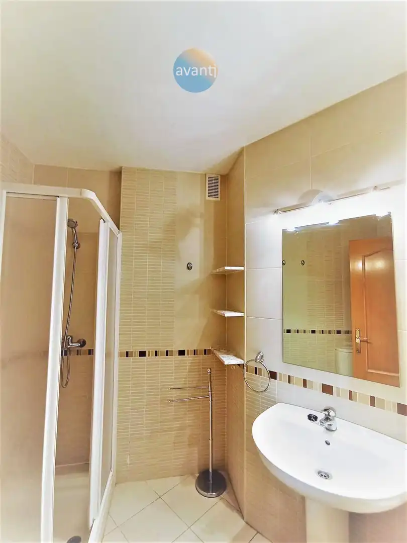 Bathroom of Flat for rent in Salamanca  with Heating, Terrace and Furnished