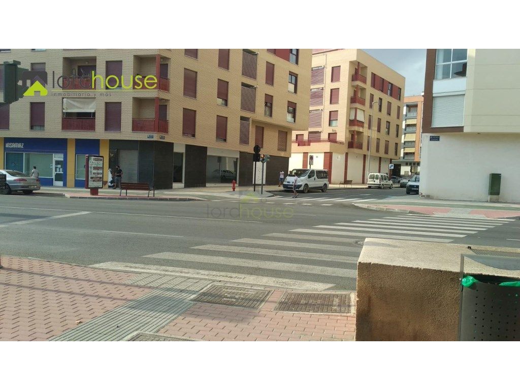 Vista exterior de Local en venda en Lorca