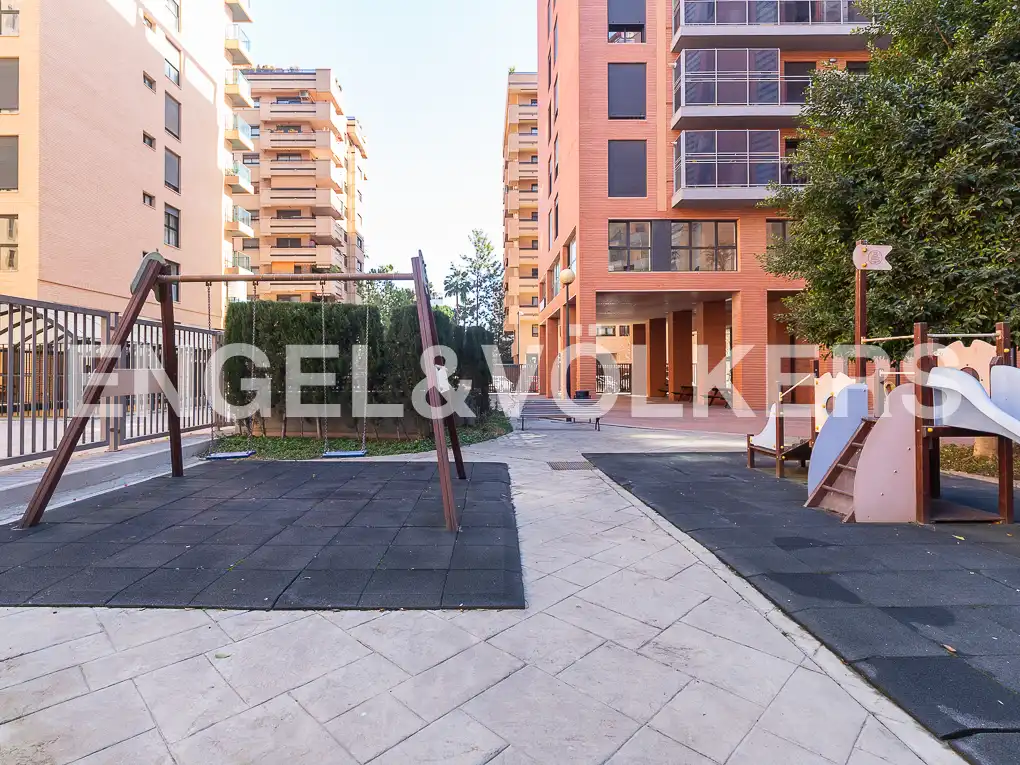 Terrassa de Pis de lloguer en Valencia amb Calefacció, Moblat i Balcó