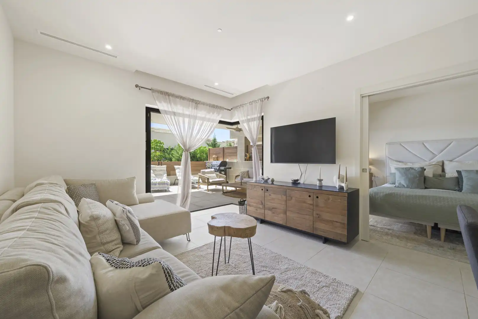 Sala d'estar de Planta baixa en venda en Mijas amb Aire condicionat, Terrassa i Piscina