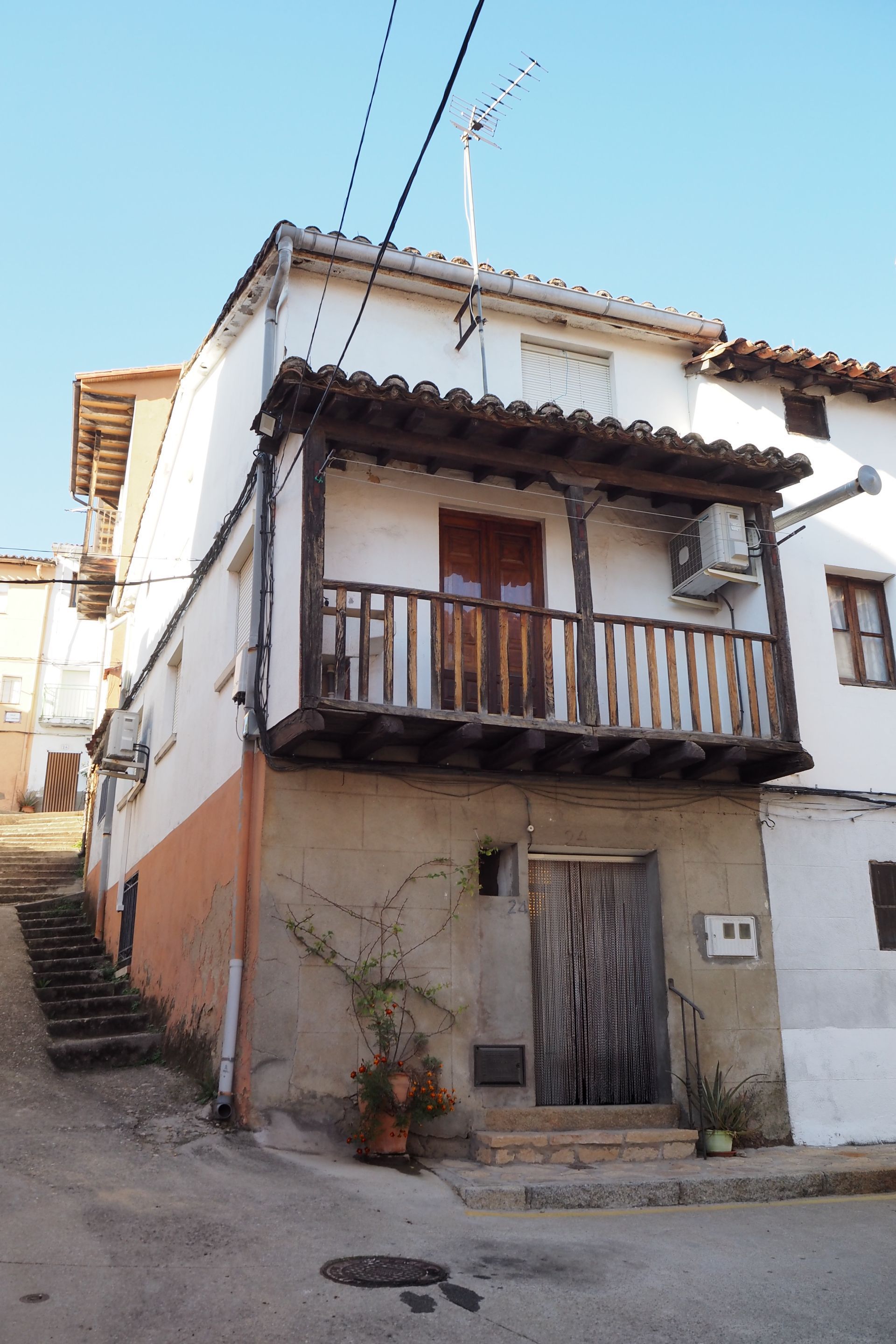 Vista exterior de Casa o xalet en venda en Madrigal de la Vera amb Aire condicionat