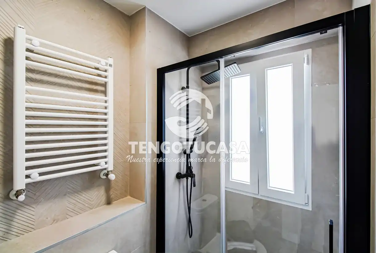 Bathroom of Flat for sale in Madrid  with Air Conditioner, Heating and Furnished