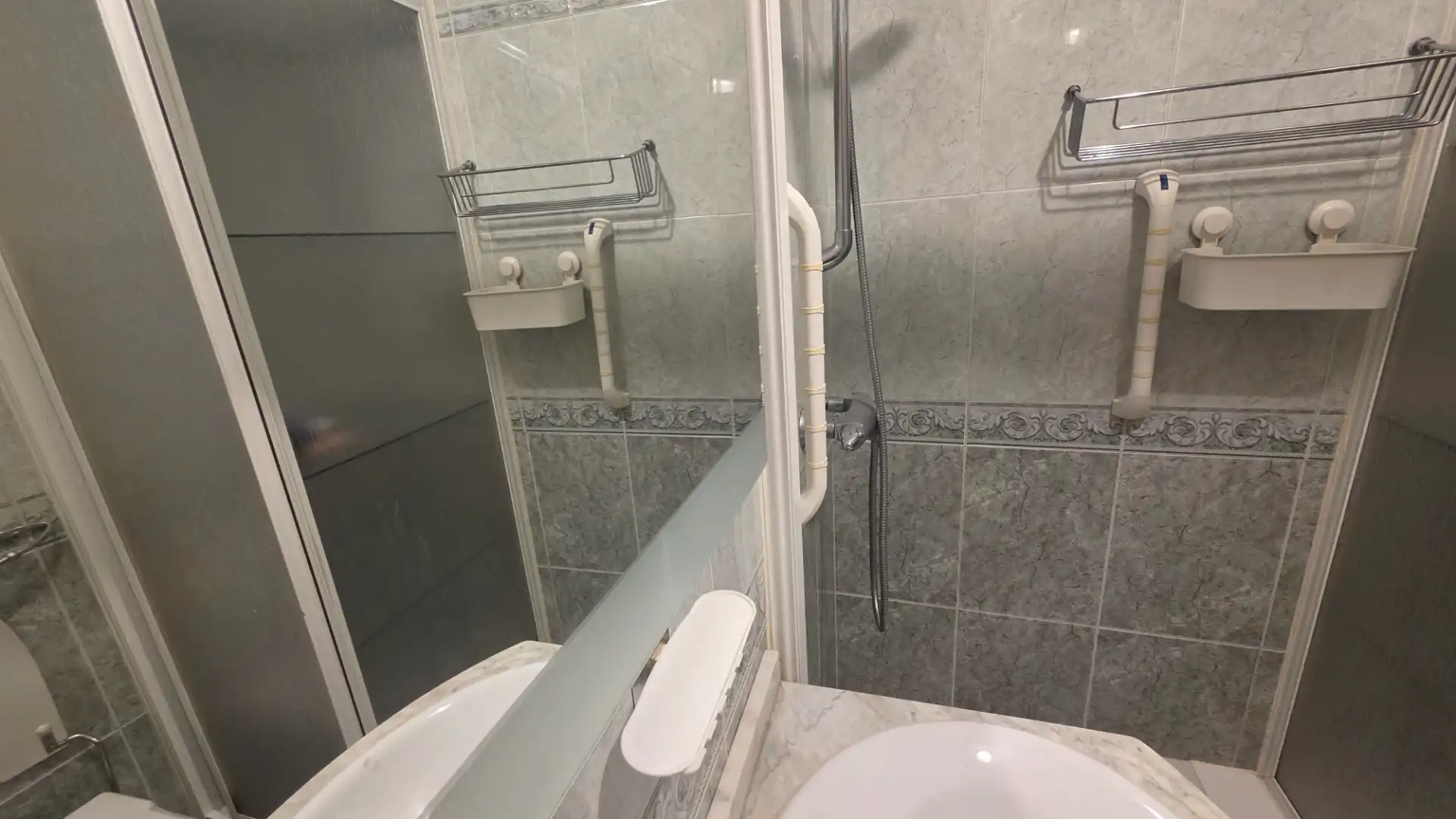 Bathroom of Flat for sale in Madrid  with Parquet flooring and Terrace