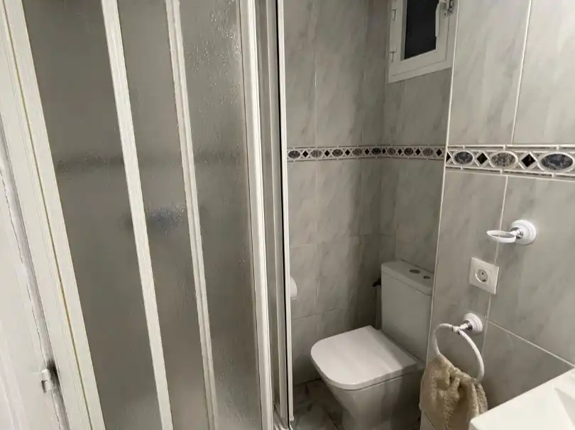 Bathroom of Flat for rent in Madrid  with Air Conditioner, Heating and Parquet flooring