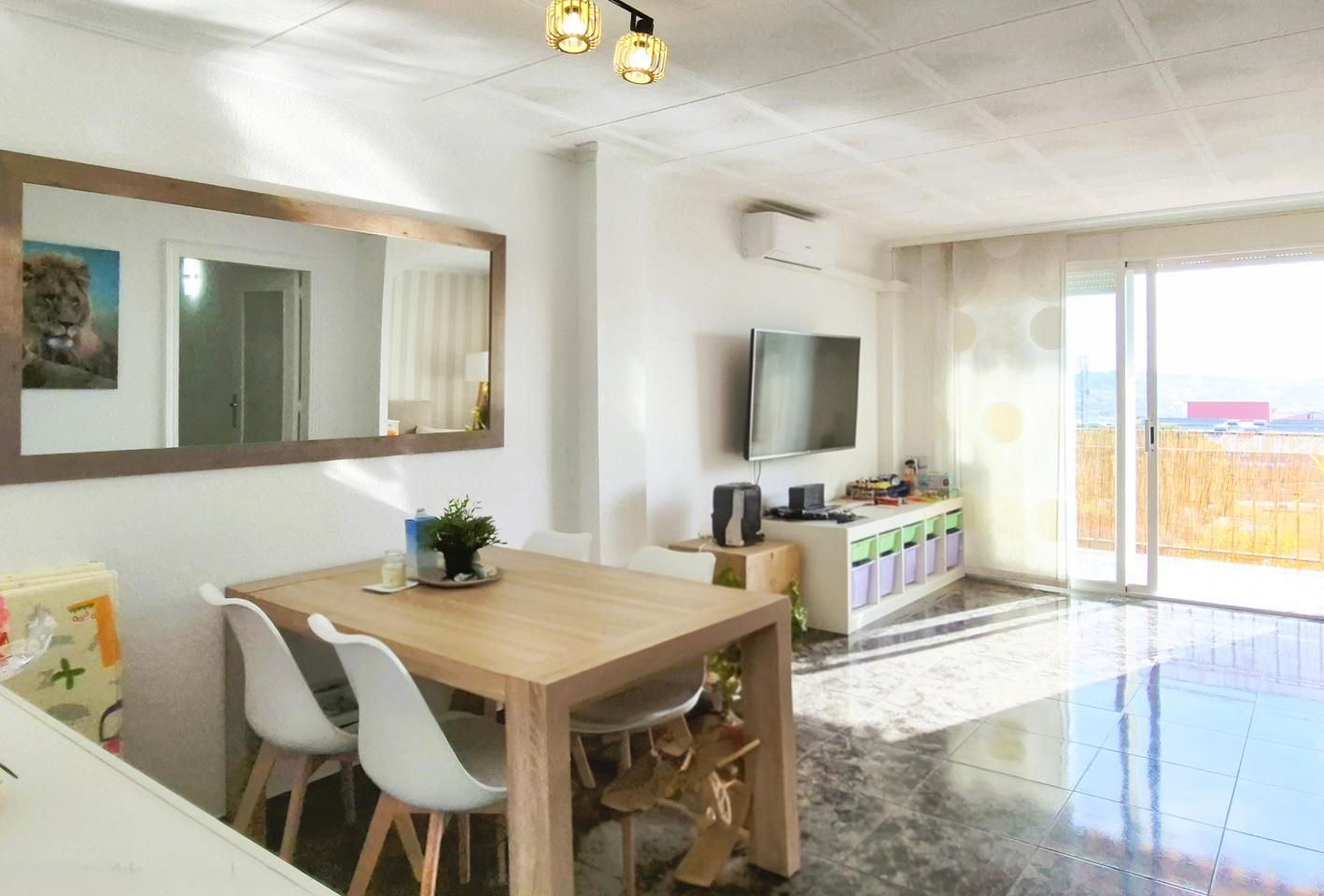 Dining room of Flat for sale in Terrassa  with Air Conditioner, Terrace and Furnished