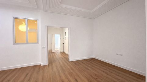 Photo 4 of Flat for rent in Dr Sumsi, Russafa, Valencia Capital