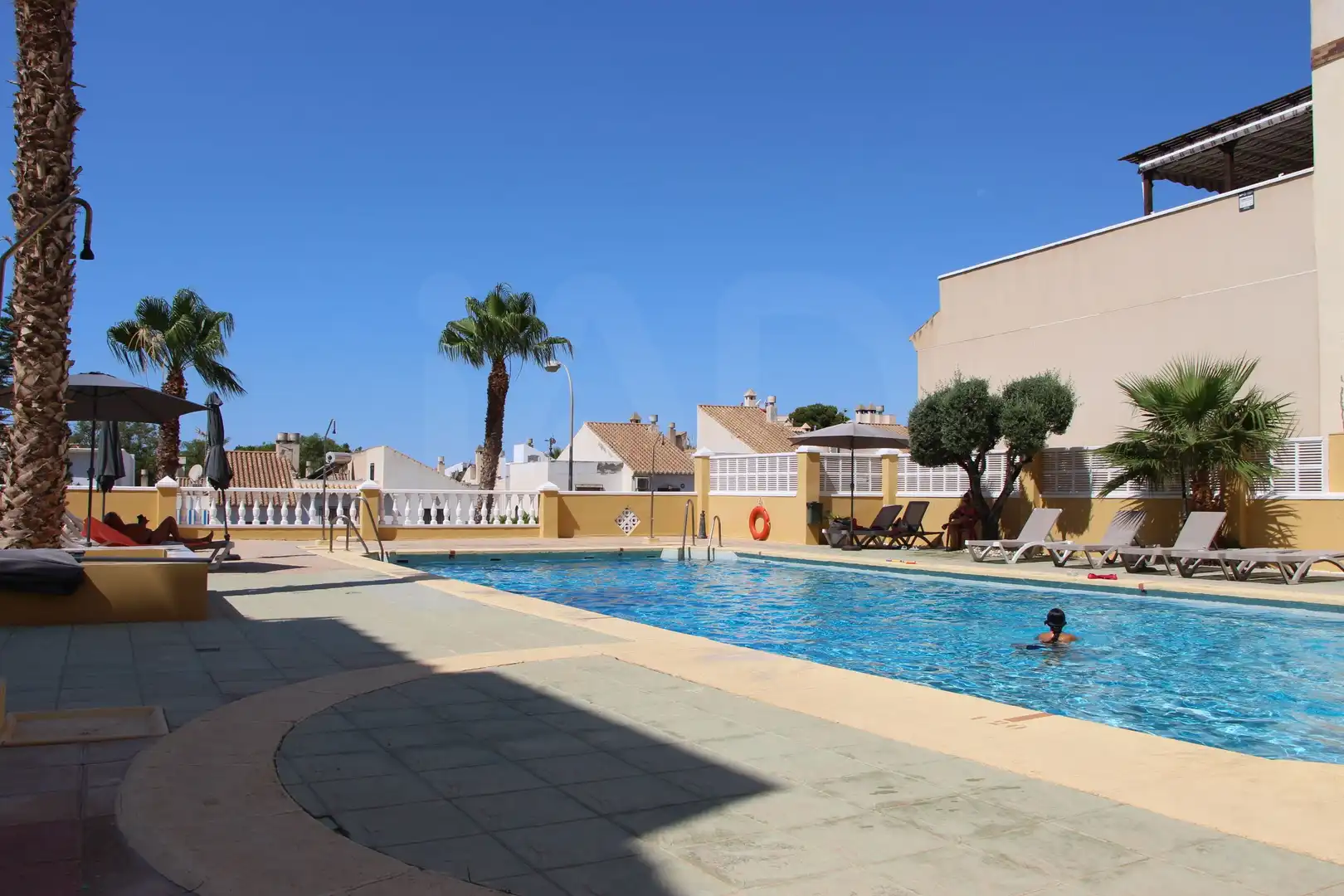 Piscina de Casa adosada en venda en Roquetas de Mar amb Terrassa i Piscina