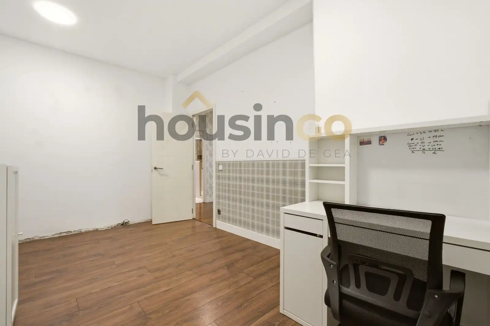 Flat for sale in Madrid  with Air Conditioner, Heating and Storage room