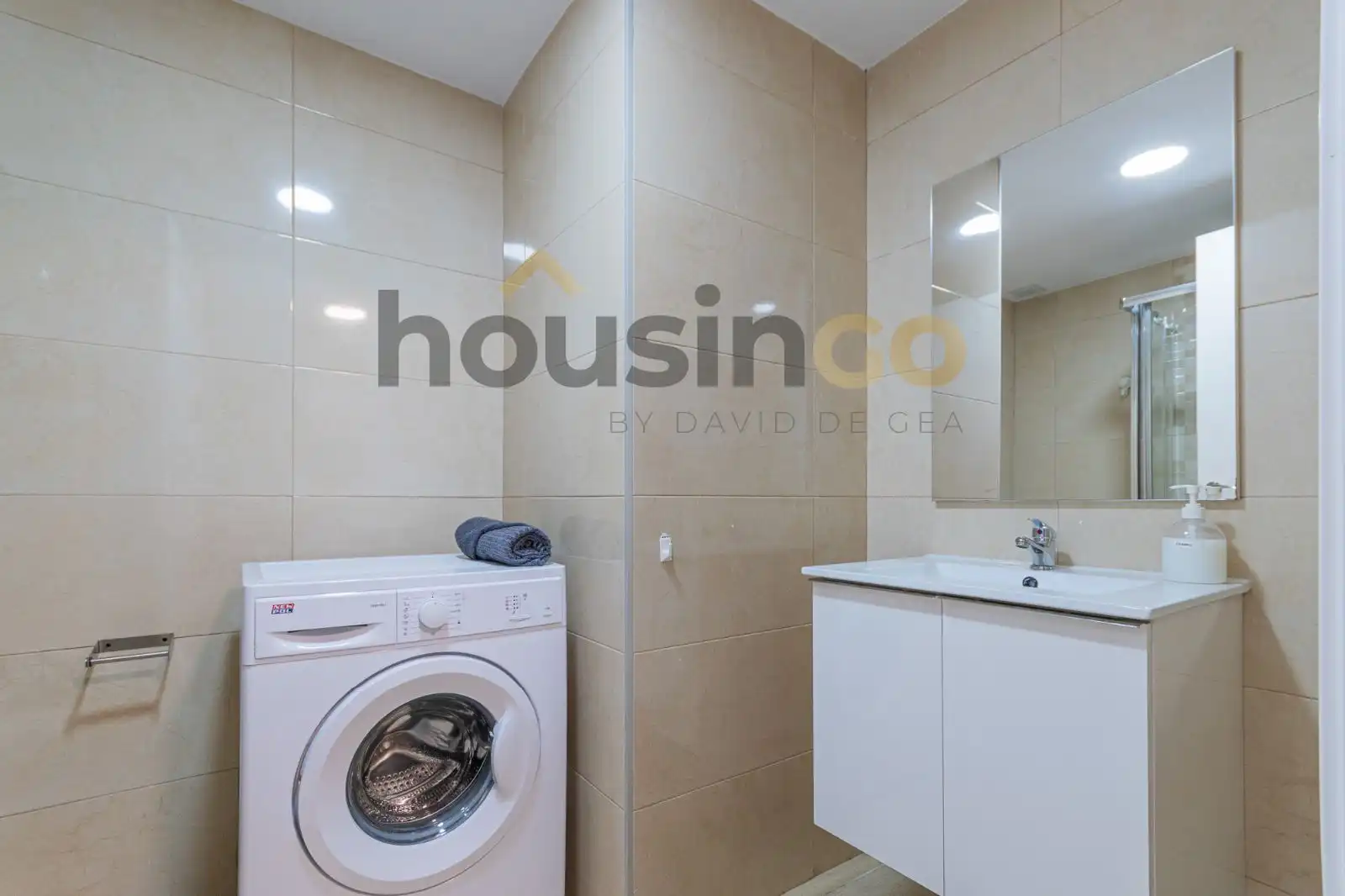 Bathroom of Study for rent in Madrid  with Air Conditioner, Heating and Parquet flooring