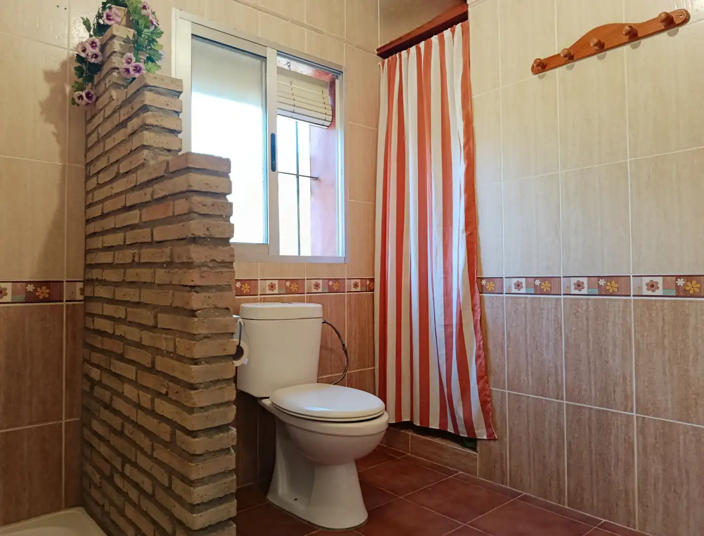 Bany de Finca rústica en venda en Paterna del Campo amb Aire condicionat, Jardí privat i Terrassa