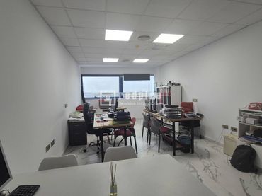 Oficina amb ascensor en venda a del Pino Estrobo