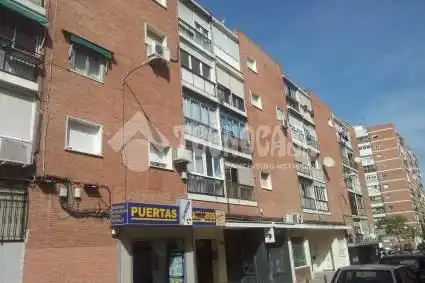 Vista exterior de Piso en venta en Madrid con Calefacción y Terraza