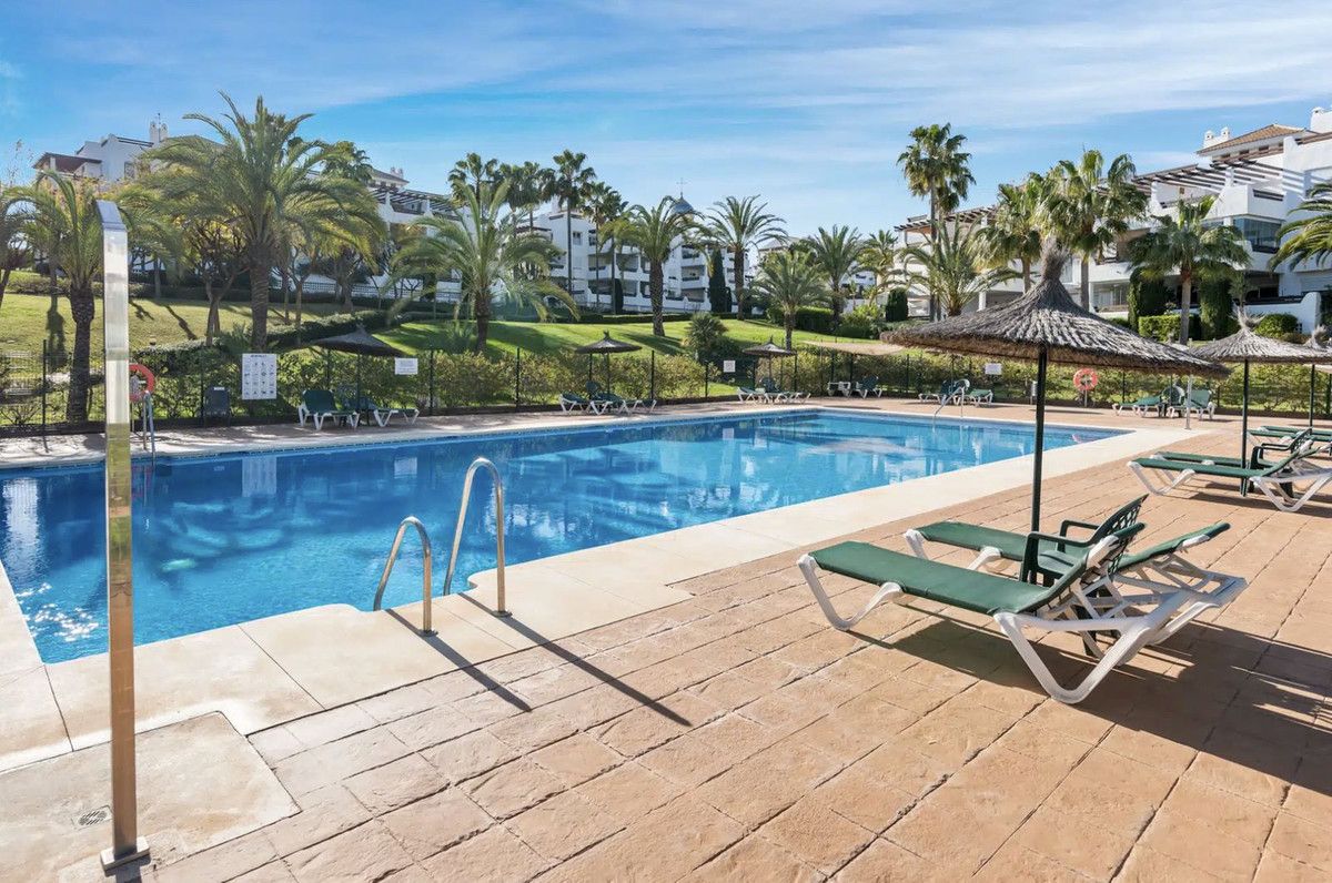 Schwimmbecken von Erdgeschoss zur Miete in Mijas mit Klimaanlage, Privatgarten und Terrasse