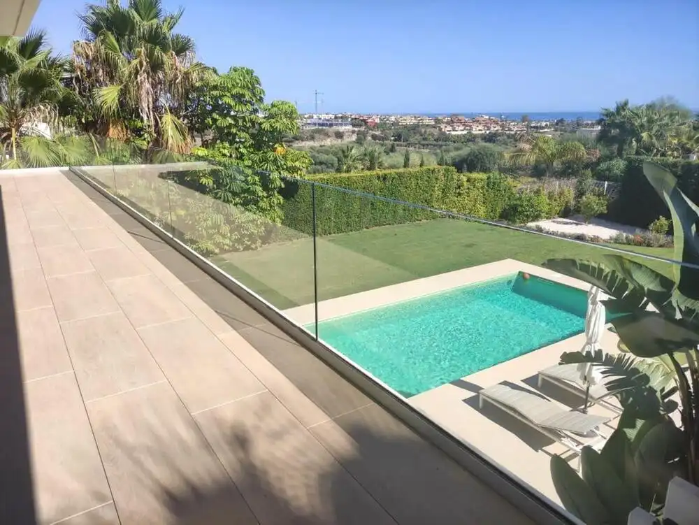 Swimming pool of Houses for sale in Estepona  with Air Conditioner, Private garden and Terrace
