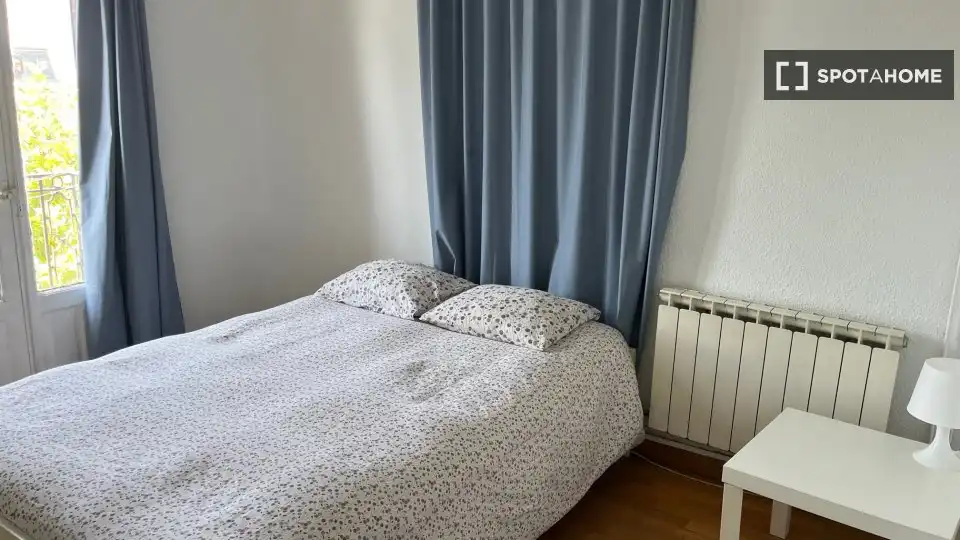 Habitación de Piso de alquiler en Madrid con Aire acondicionado, Calefacción y Amueblado