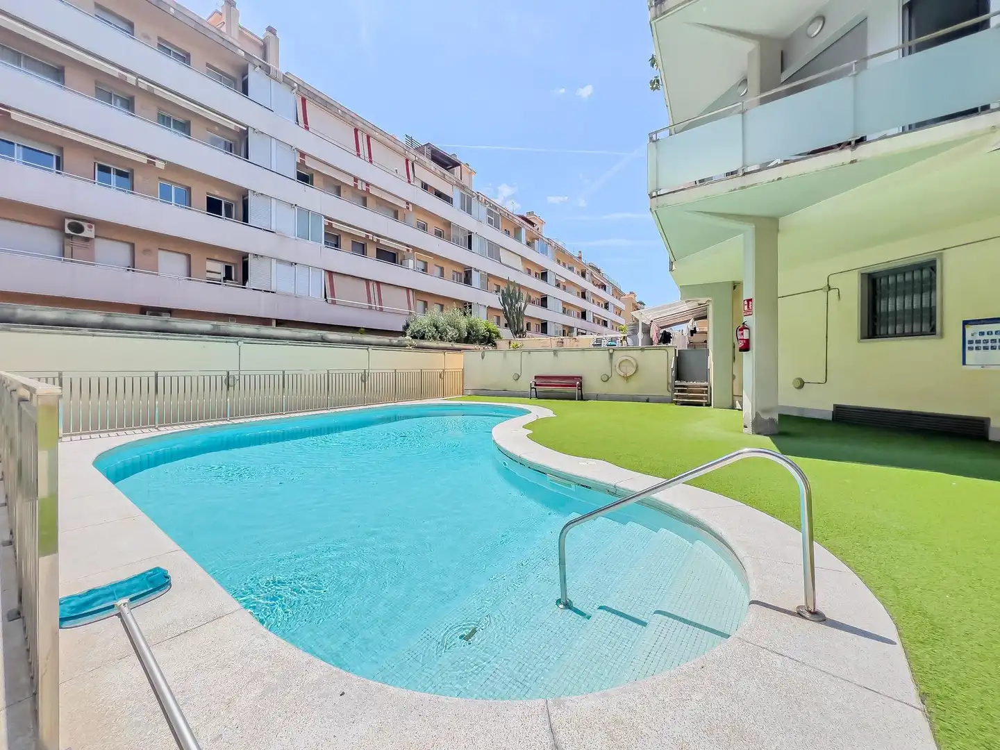 Schwimmbecken von Erdgeschoss zum Verkauf in Viladecans mit Heizung, Terrasse und Gemeinschaftspool