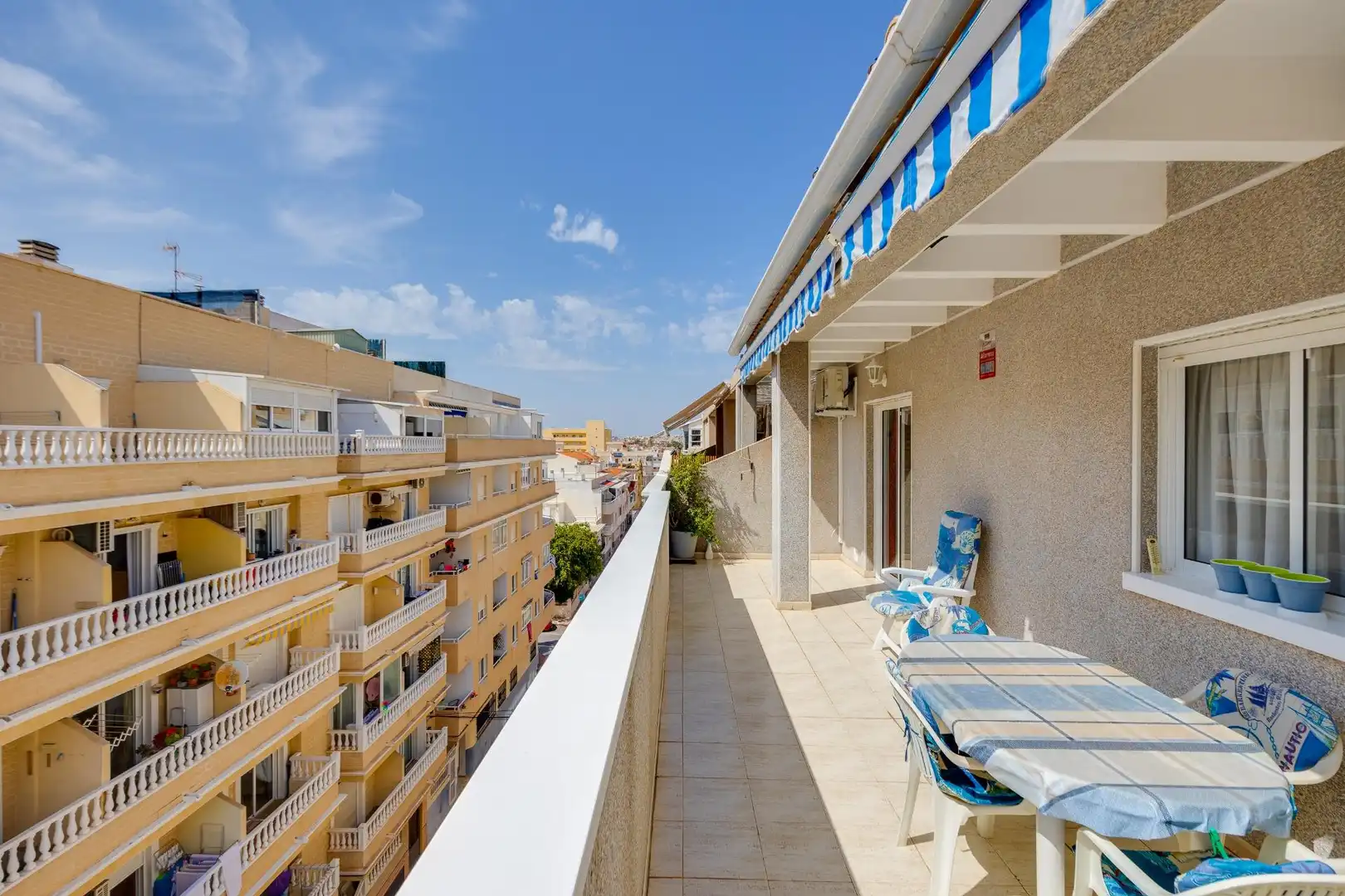Terraza de Ático en venta en Torrevieja con Aire acondicionado, Terraza y Amueblado