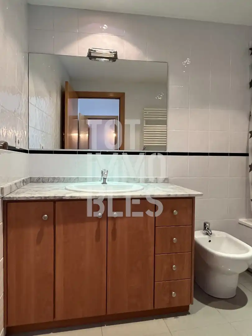Bathroom of Flat for sale in Girona  with Heating, Terrace and Swimming Pool